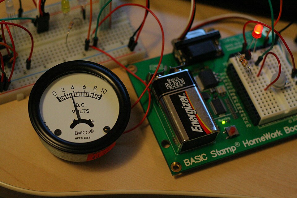 analog voltmeter labelled diagram**