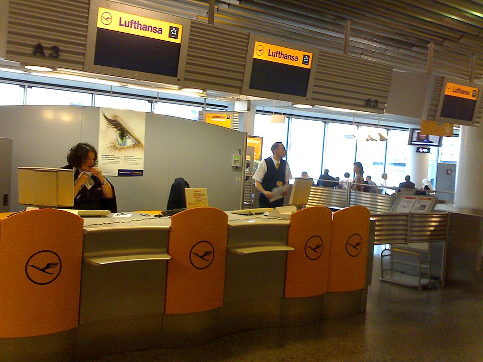 airport check-in counter labelled diagram