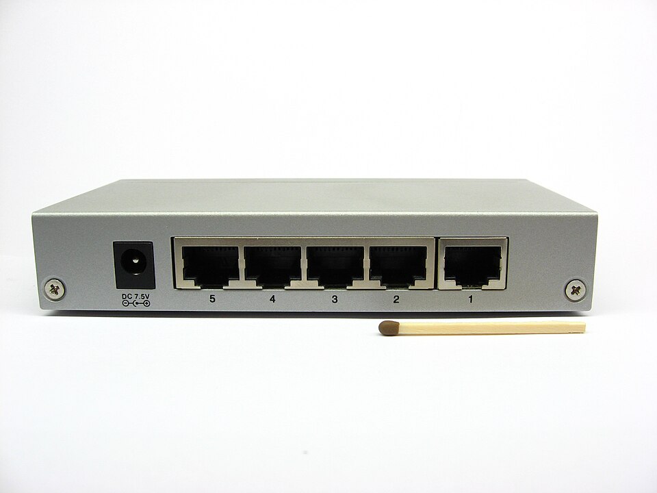 network switch labeled ports diagram
