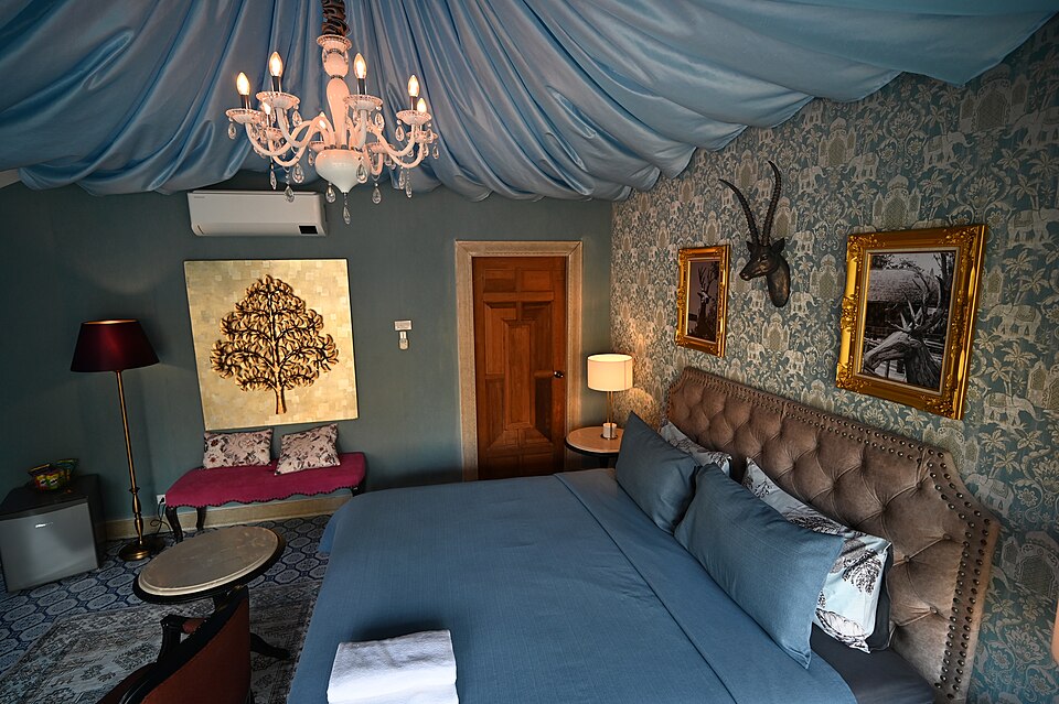 boutique hotel positioning